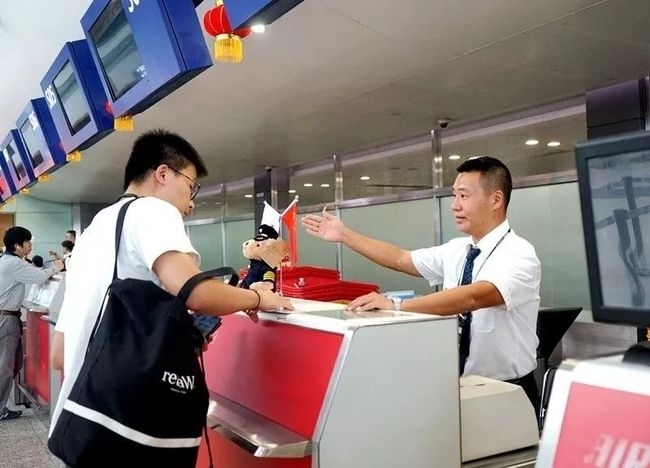 上海浦东机场地服部招聘综合值机员。包吃住，交五险