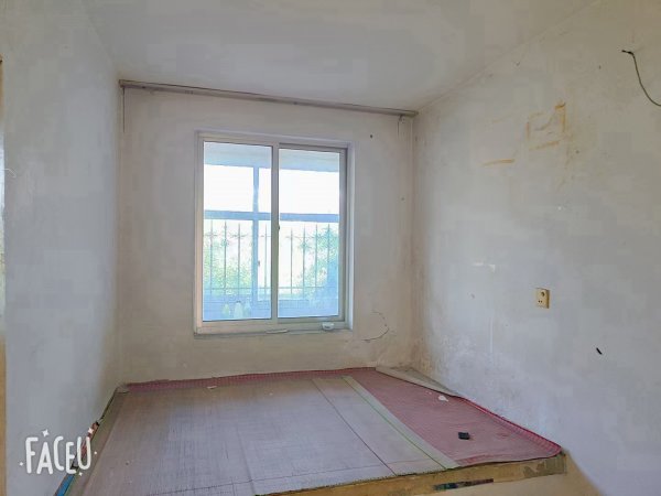 超低价海峰街贴地2楼67平，有天然气，卫生间带窗。