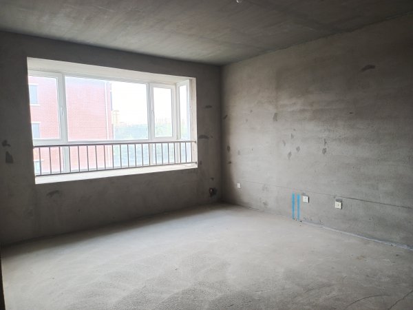 香格里拉二区学府家园二期电梯四楼东边户