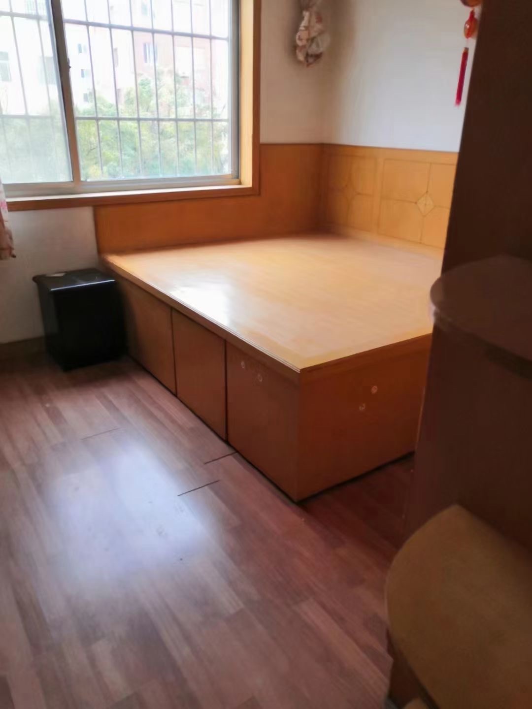 黎明小区2楼，90平 两室两厅， 家具家电齐全 拎包入住