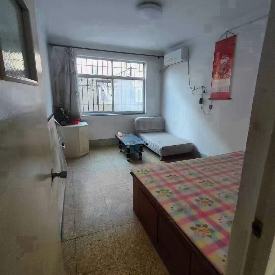 向阳小区，一楼，三室，双气，800/月