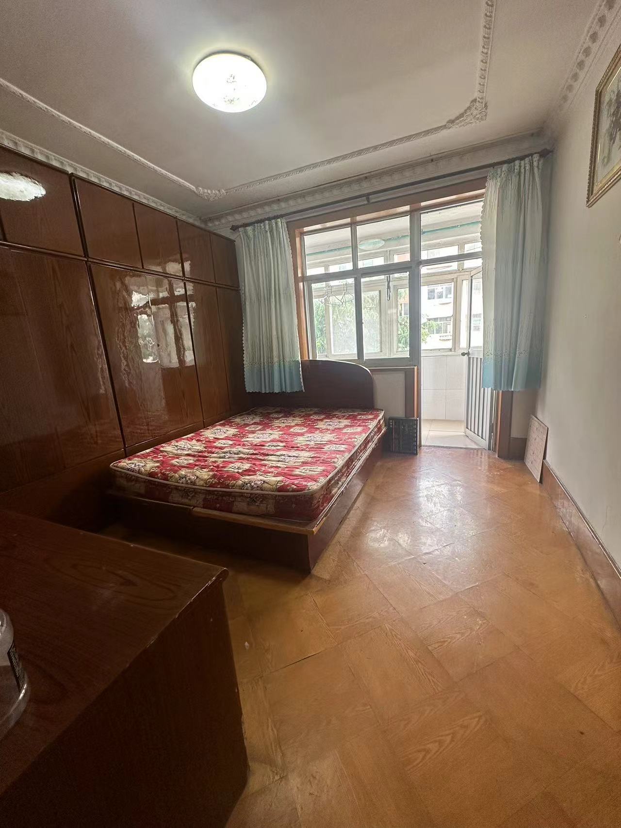 光明小区二楼三室一厅，家电齐全，拎包入住
