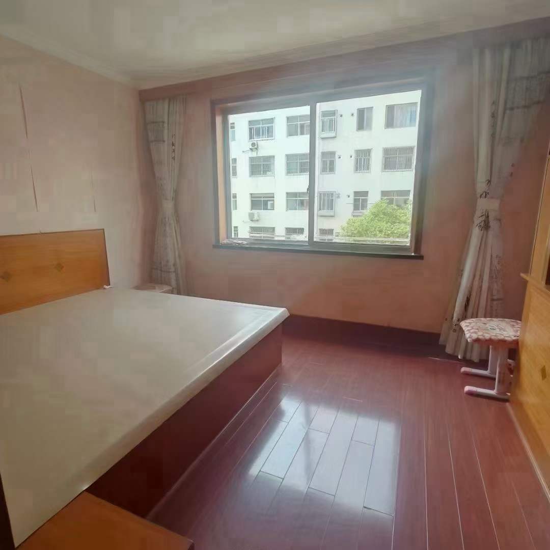 前源小区，二楼，90平左右，两室两厅，带家具家电，1200/