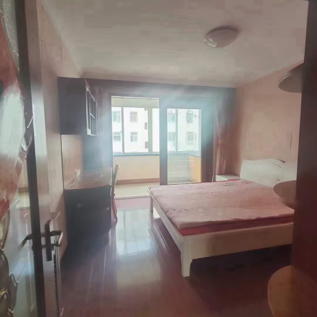 前源小区，二楼，90平左右，两室两厅，带家具家电，1200/