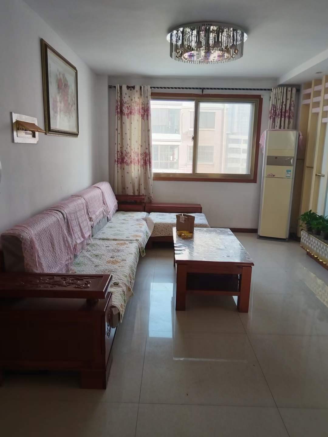 嘉悦小区3楼99平，2室两厅！地暖，年租每月1200元