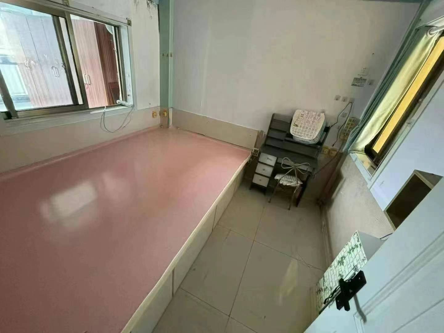 金泰小区，框架6楼，三室，双气，落地窗，900一个月，