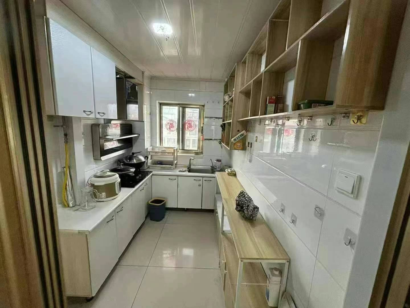 金泰小区，框架6楼，三室，双气，落地窗，900一个月，