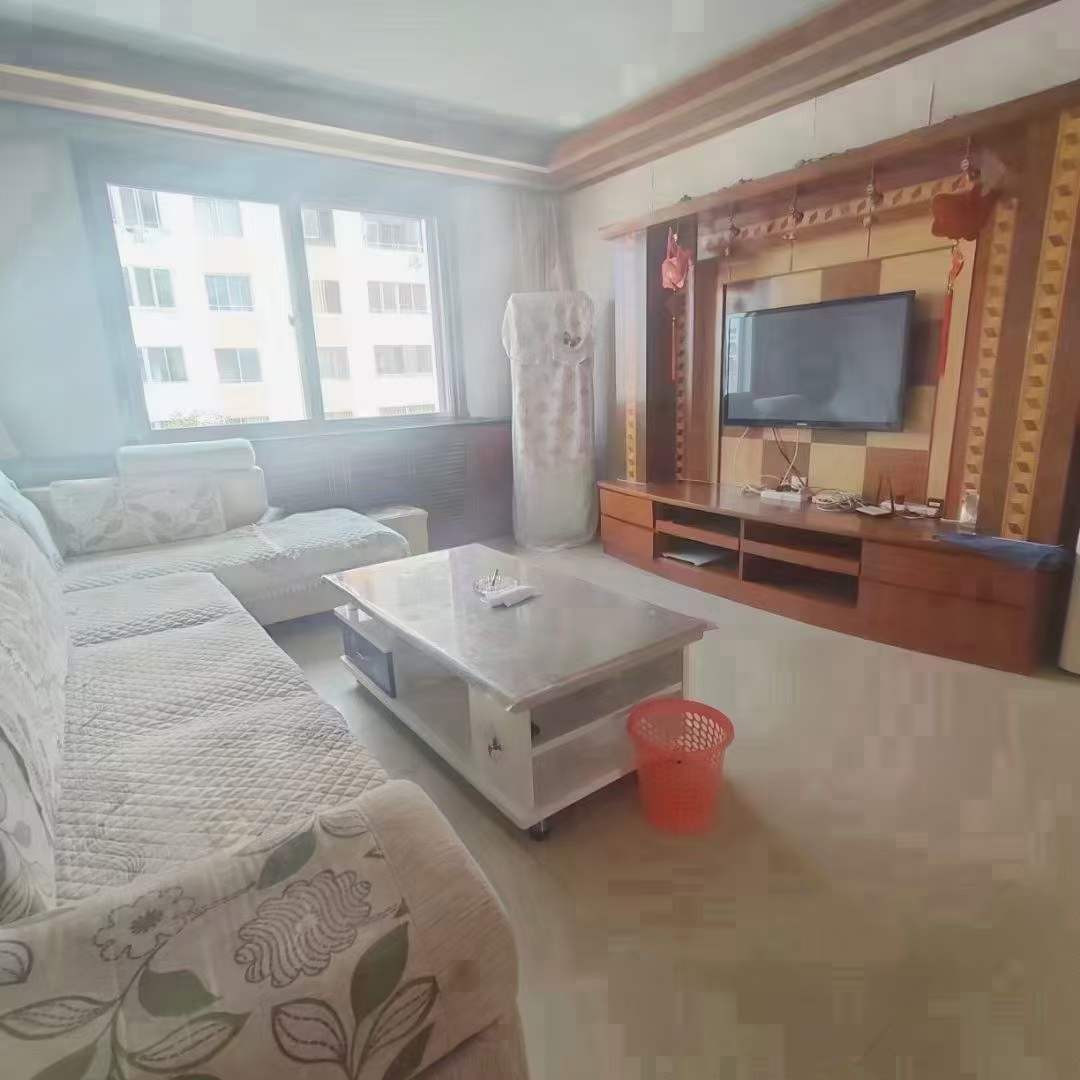 前源小区，二楼，90平左右，两室两厅，带家具家电，1200/