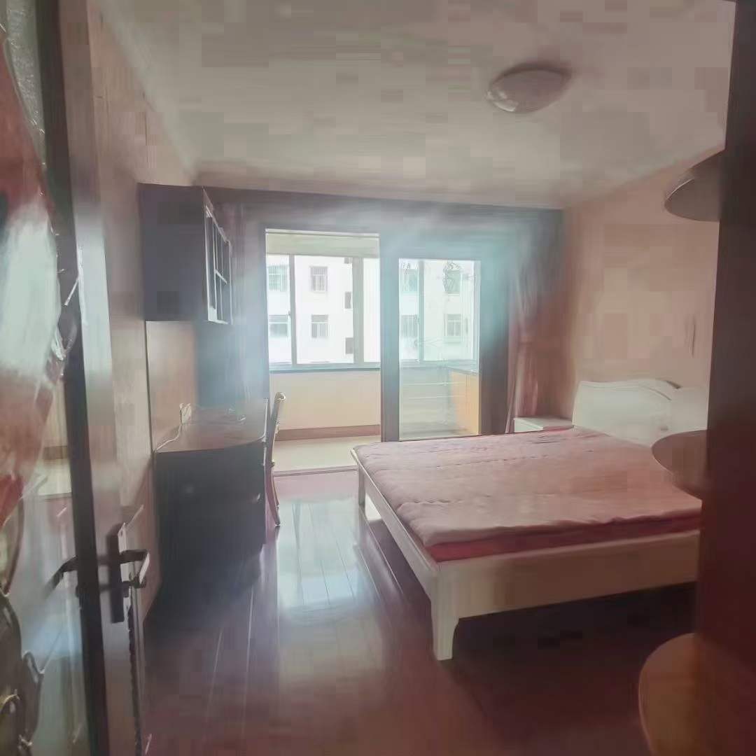 前源小区，二楼，90平左右，两室两厅，带家具家电，1200/