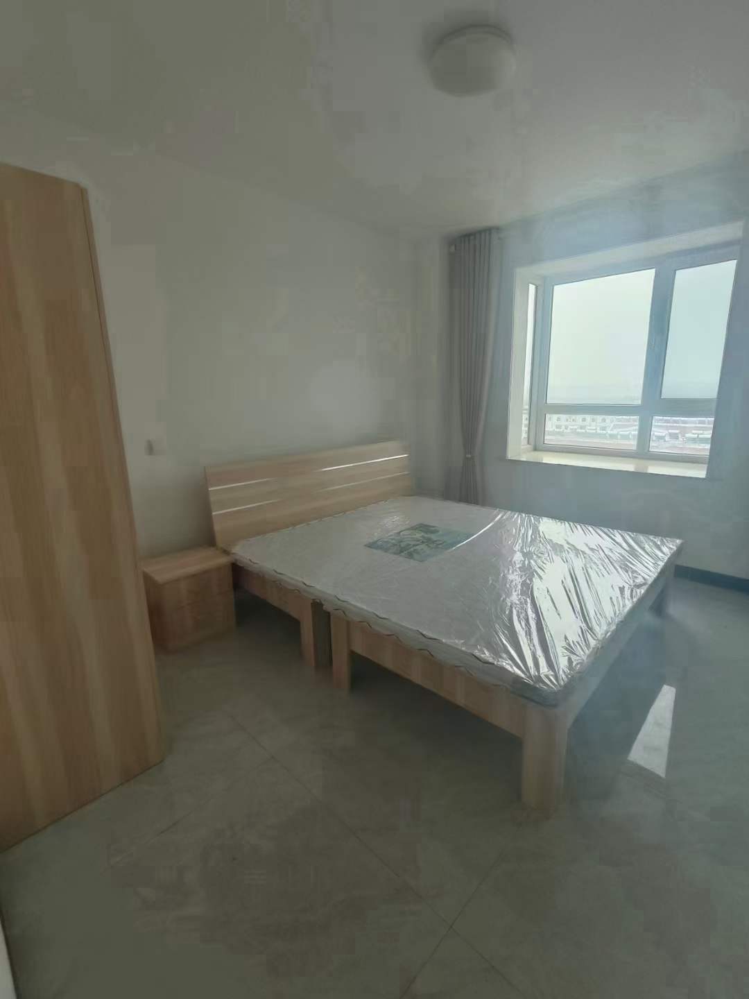 夏北南山丽园，电梯精装两室，带家具家电，1200/月