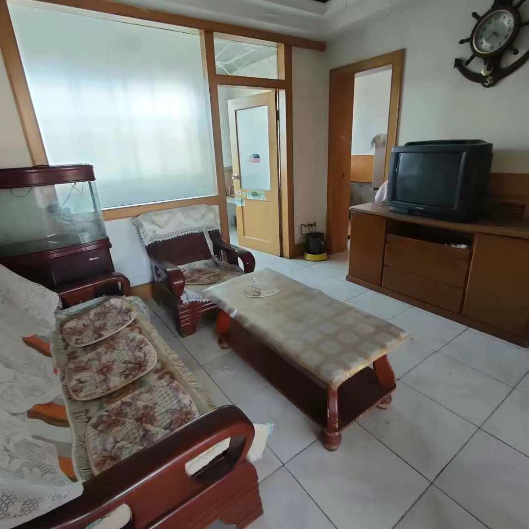 河滨小区，五楼，71.4平，三室，带家具家电，800/月