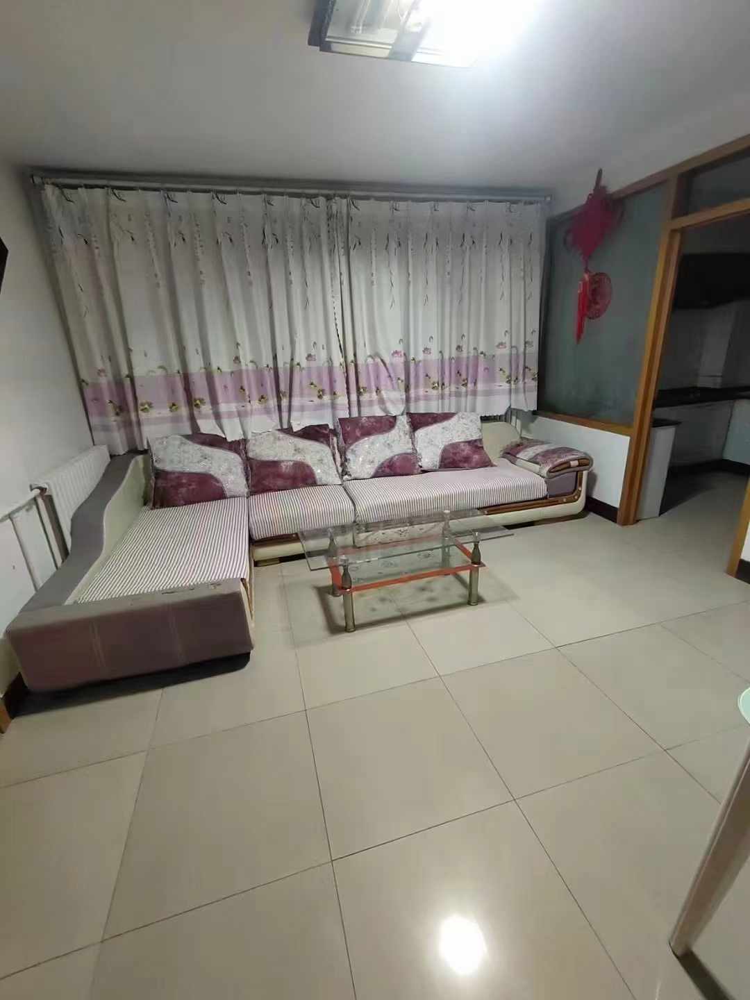 河滨小区三楼80平米两室一厅，家电家具齐全，年租1200元/月