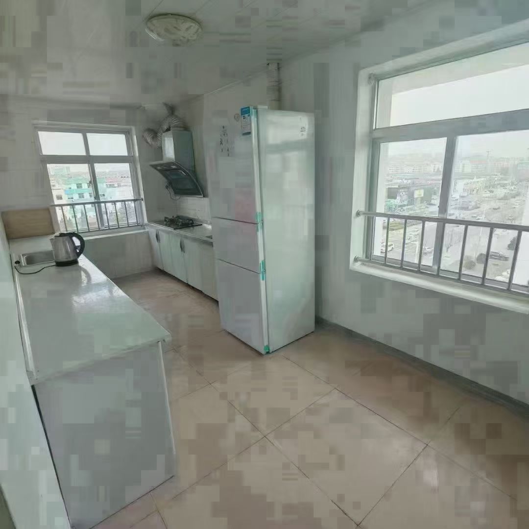 城东三区，住人5楼120平，三室两厅带家具家电 1000/月