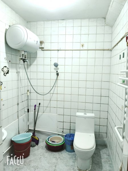 出租华联楼上3楼60平2室有双气，每月600元可短租