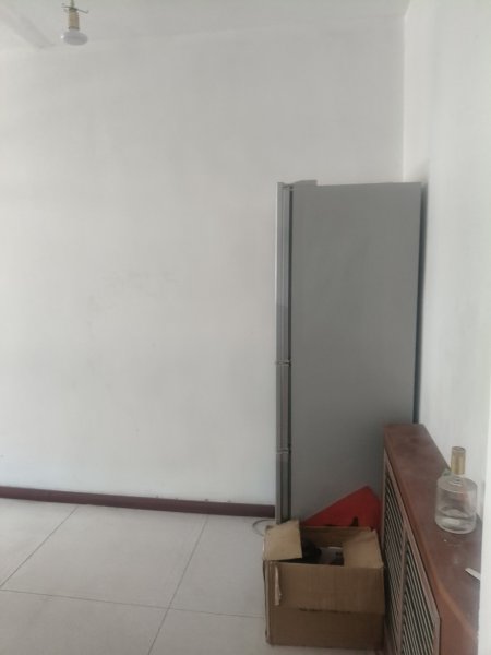 一中、府前、黄山学区房，步行街三姊妹服装店楼上五楼吉房对外出租