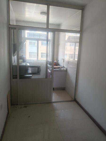 一中、府前、黄山学区房，步行街三姊妹服装店楼上五楼吉房对外出租