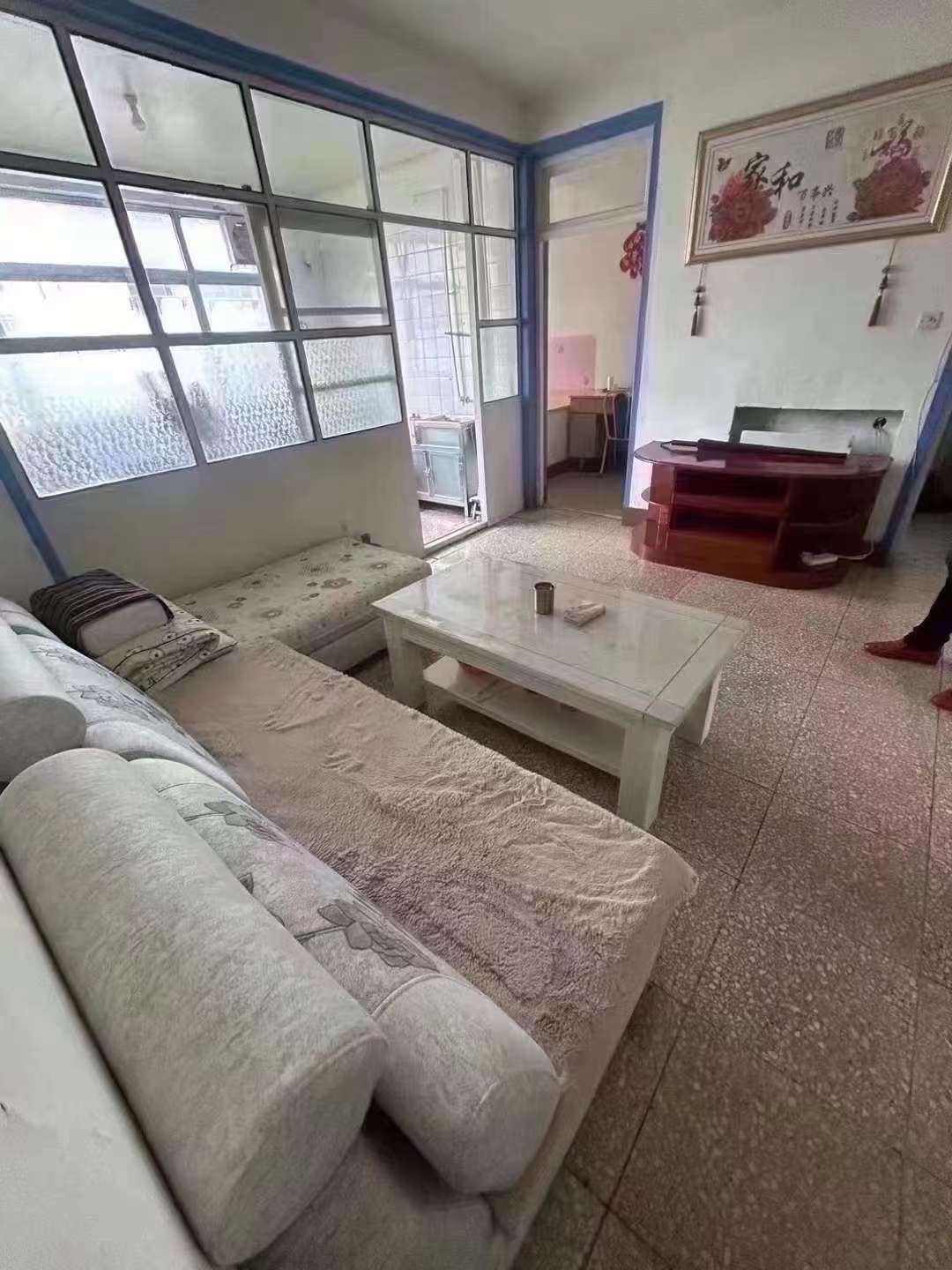 物资小区四楼，两室一厅74平，双气，每月700元