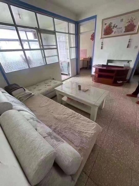 物资小区四楼，两室74平，双气，每月700元