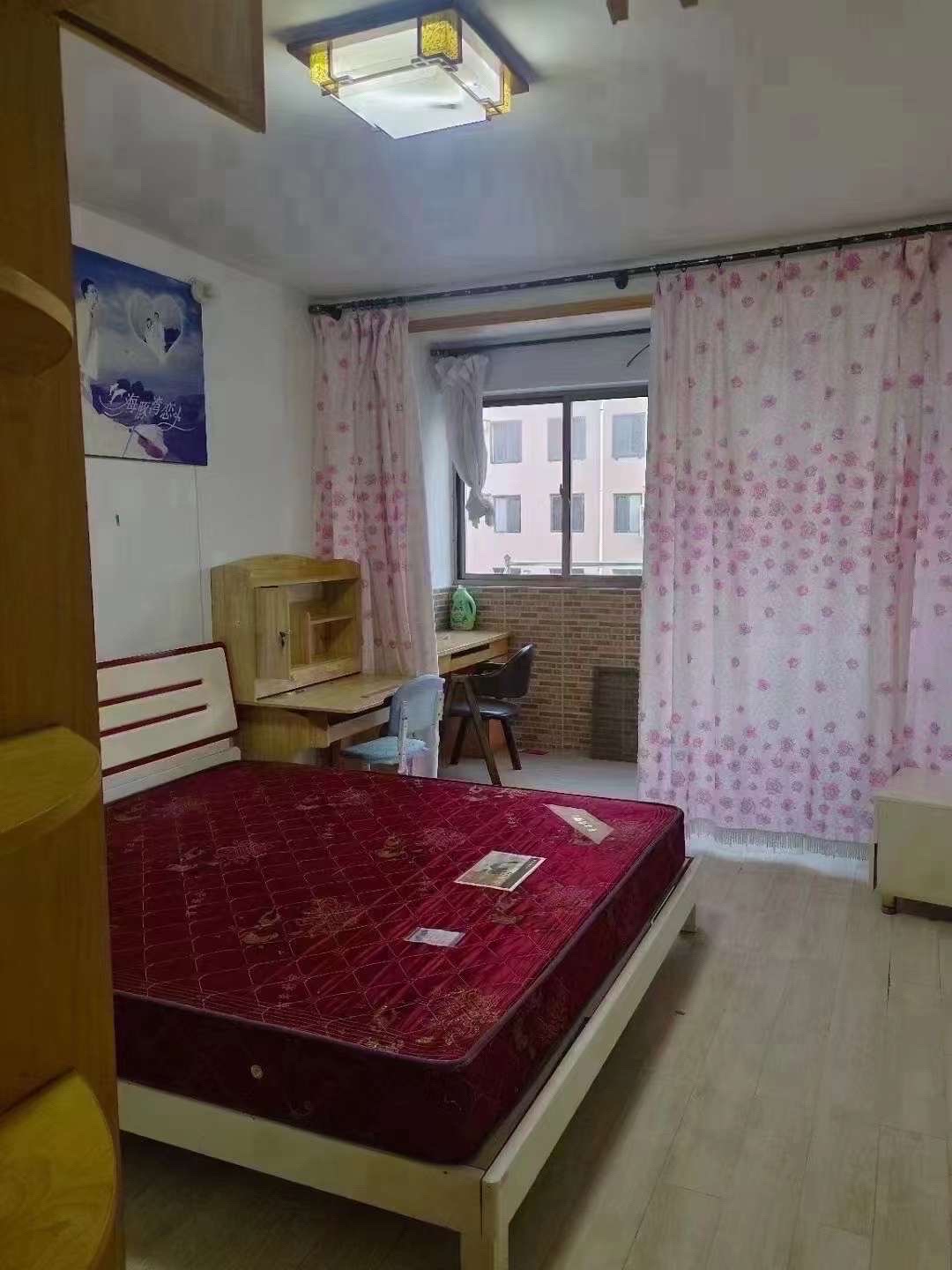 东风花园2楼102平，三室2厅，空调，电视，冰箱，洗衣机