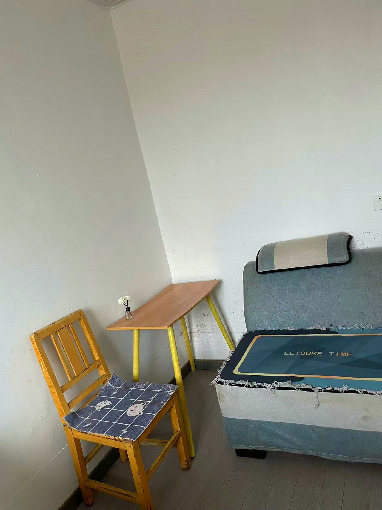 向阳小区三楼500出租