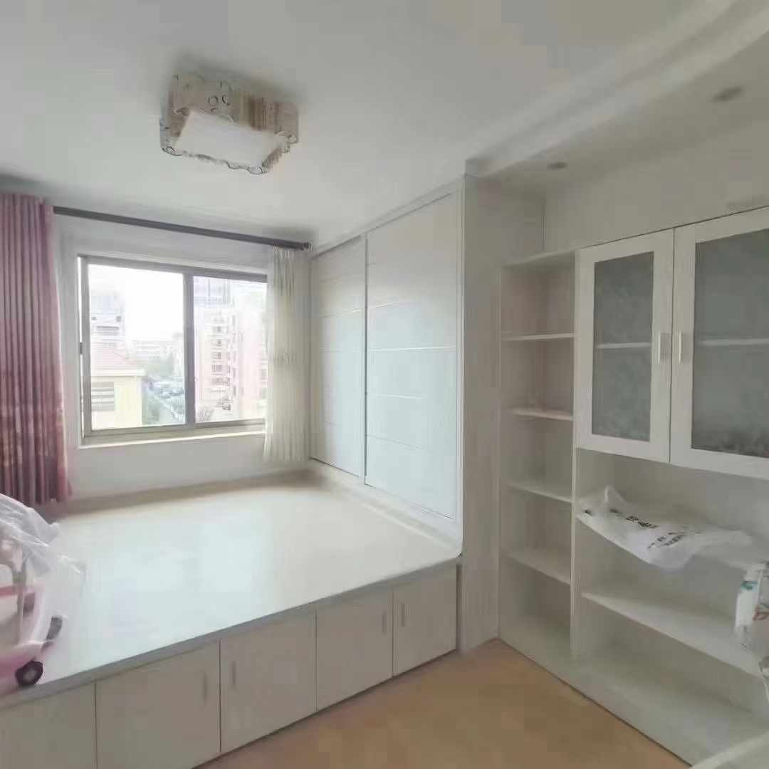 西馨苑，4楼婚房130平，3室2卫精装短住，2000/月