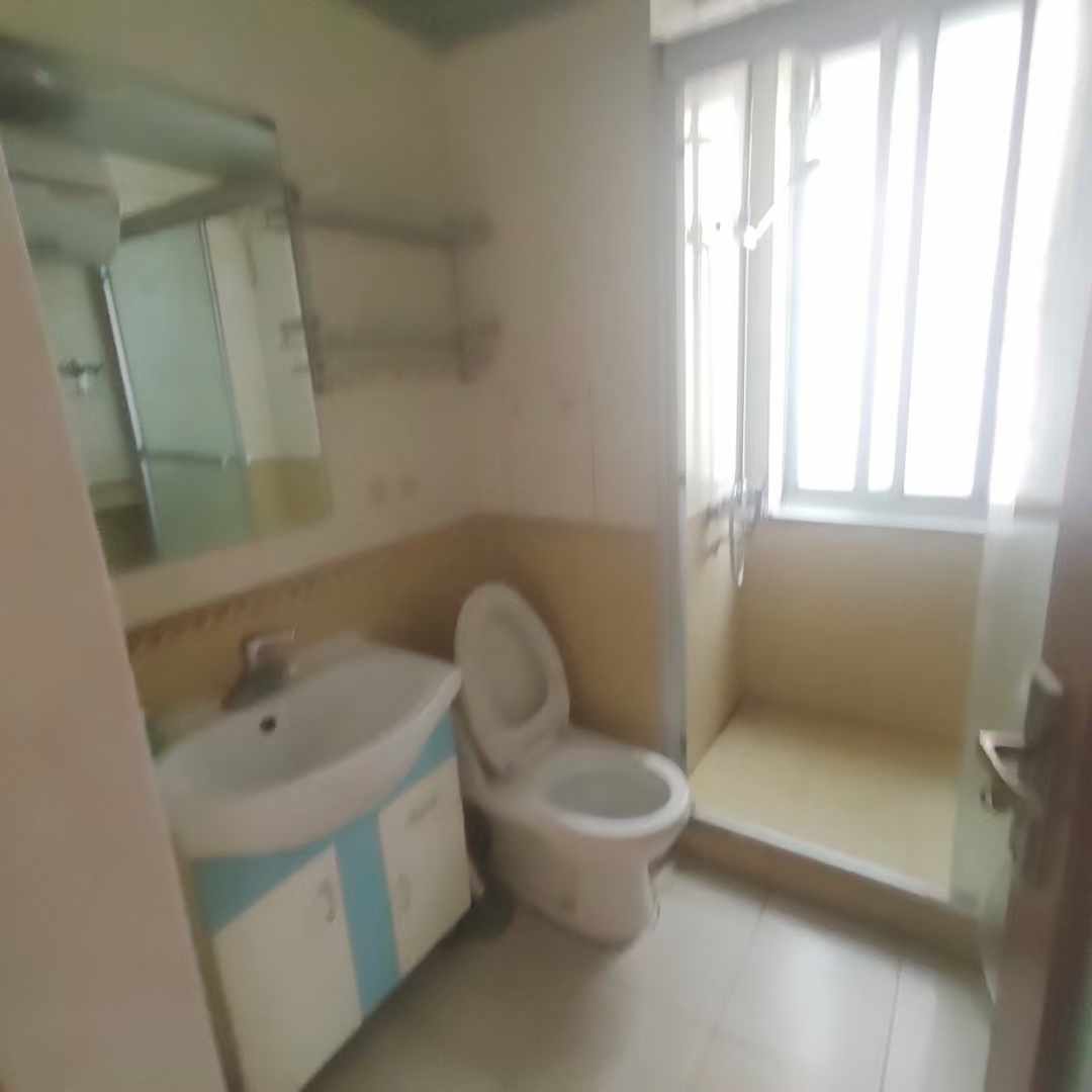 向阳二区，三楼，90平左右，三室一厅，1200/月