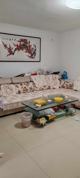 豪门小区一楼87平，两室两厅，有热水器，空调，冰箱，洗衣机