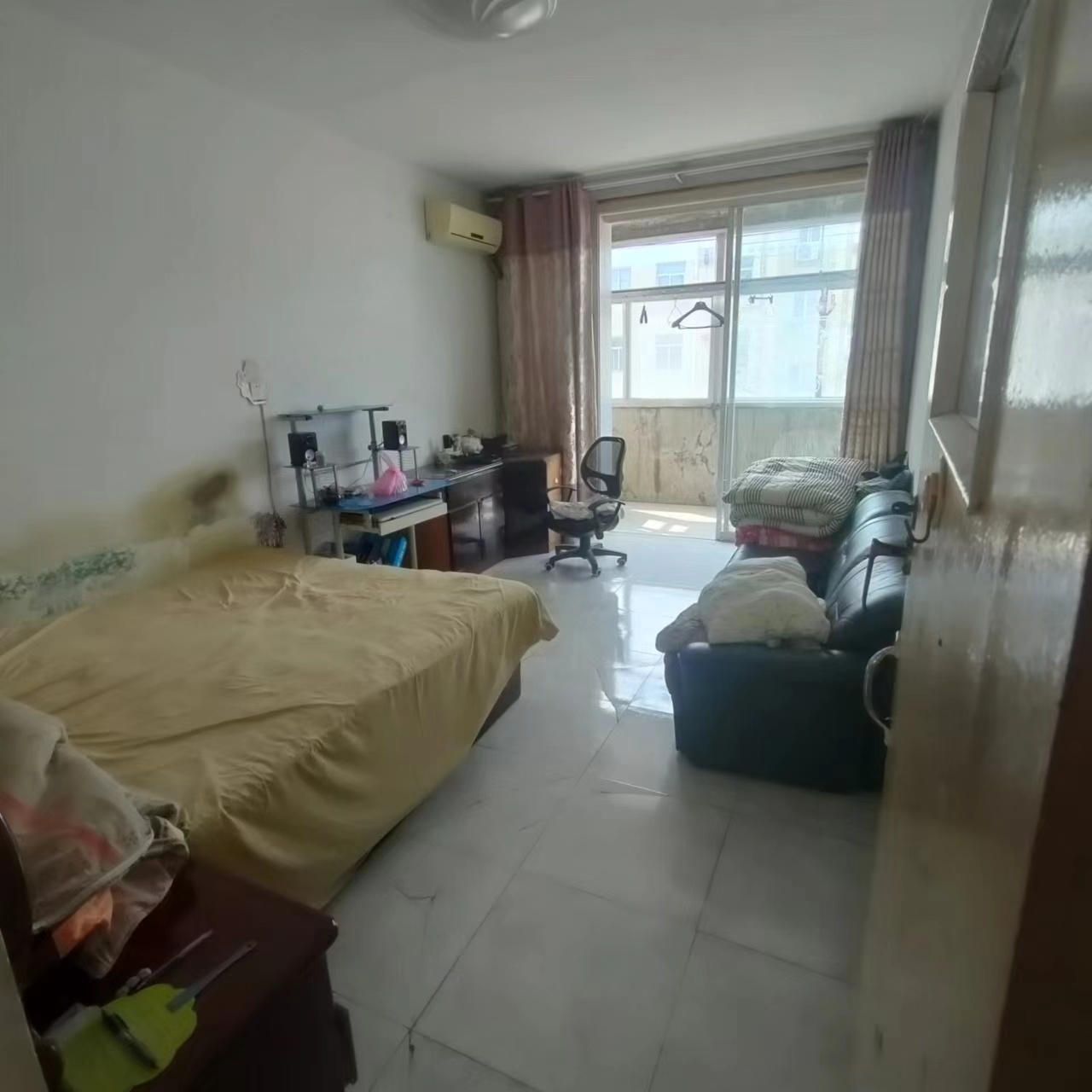 海峰街贴地四楼出租
