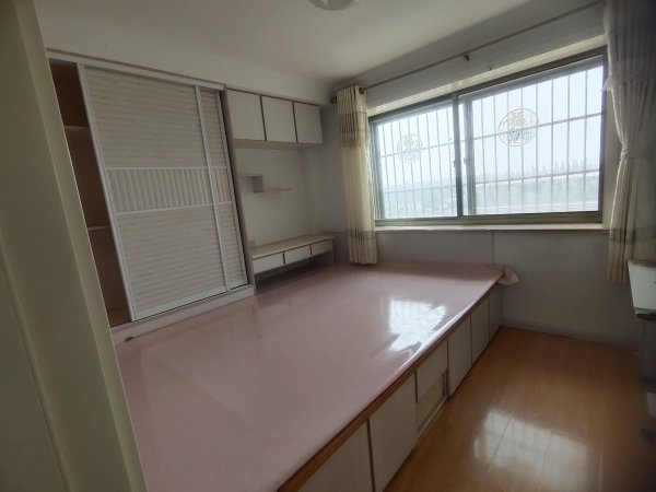 兴发小区住人二楼出租