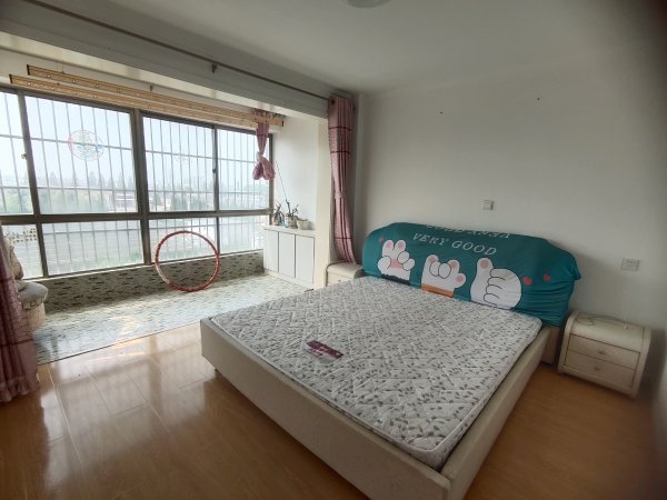 兴发小区住人二楼出租相当于三楼半