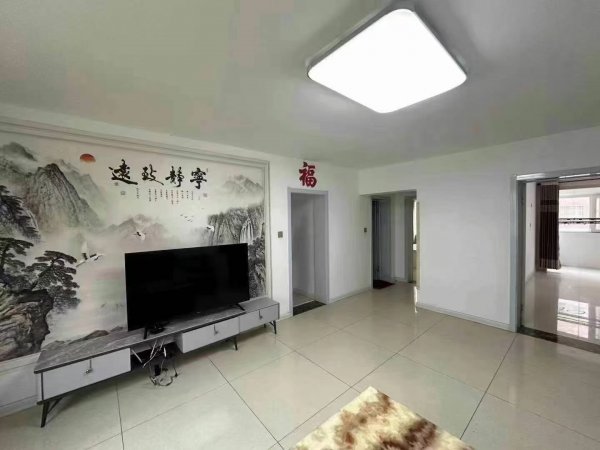 金银苑小区1楼101平，精装短住，价格便宜。