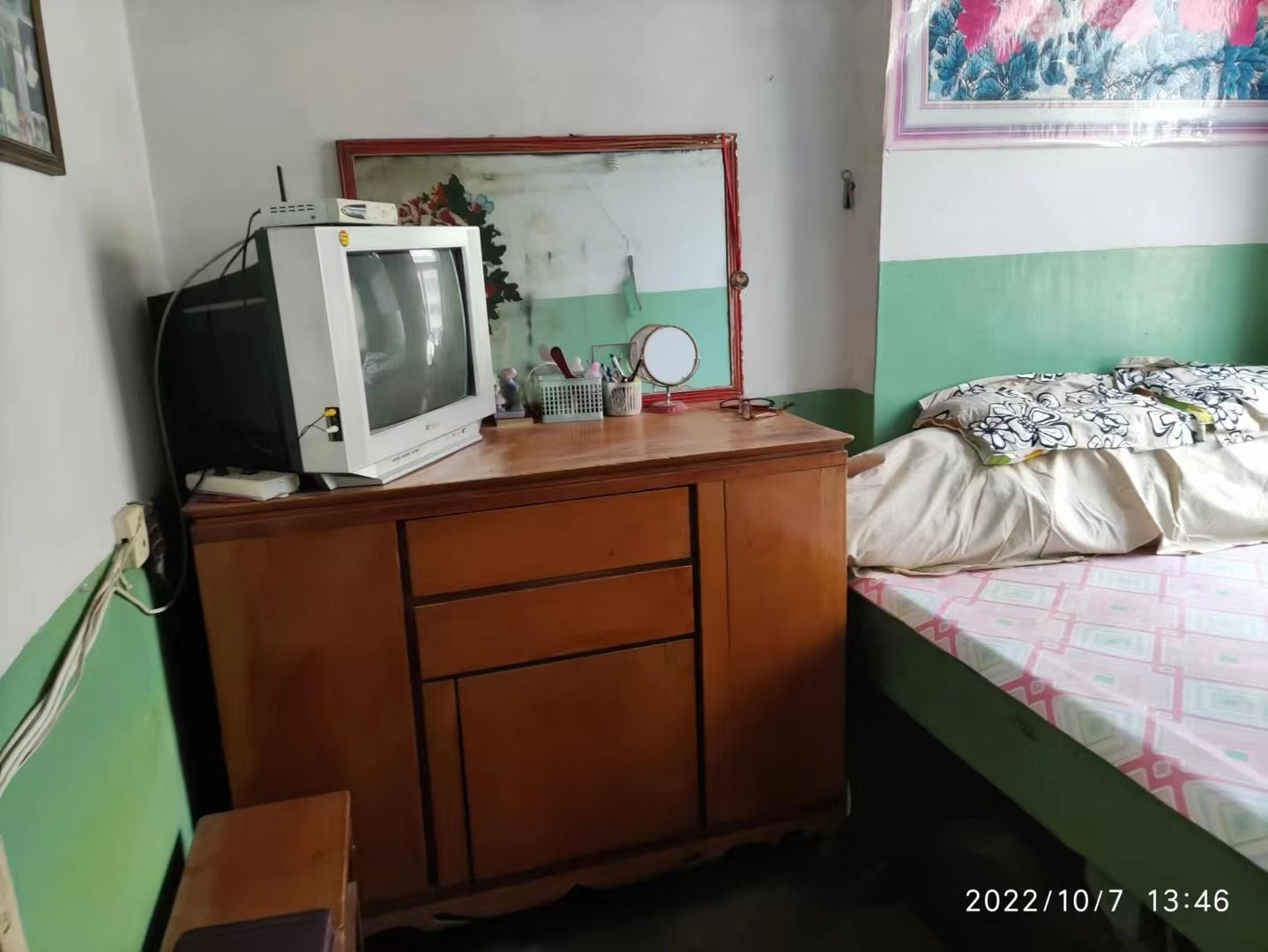 地址，工商银行总行旁边，生活便利，暖气天然气等设备齐全