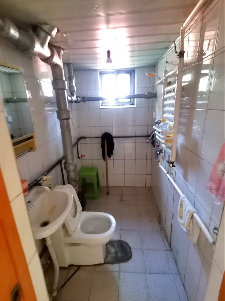 馨园小区贴地3楼75平2室家电家具齐全双气有空调900/月干净整洁拎包入住
