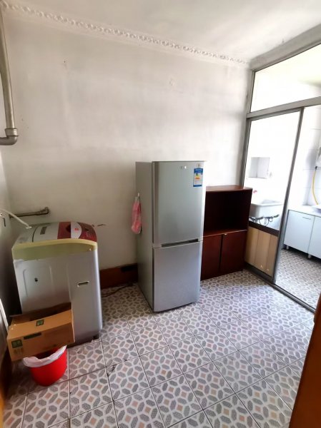 一中东馨园小区三楼70平三室家电齐有空调租金900