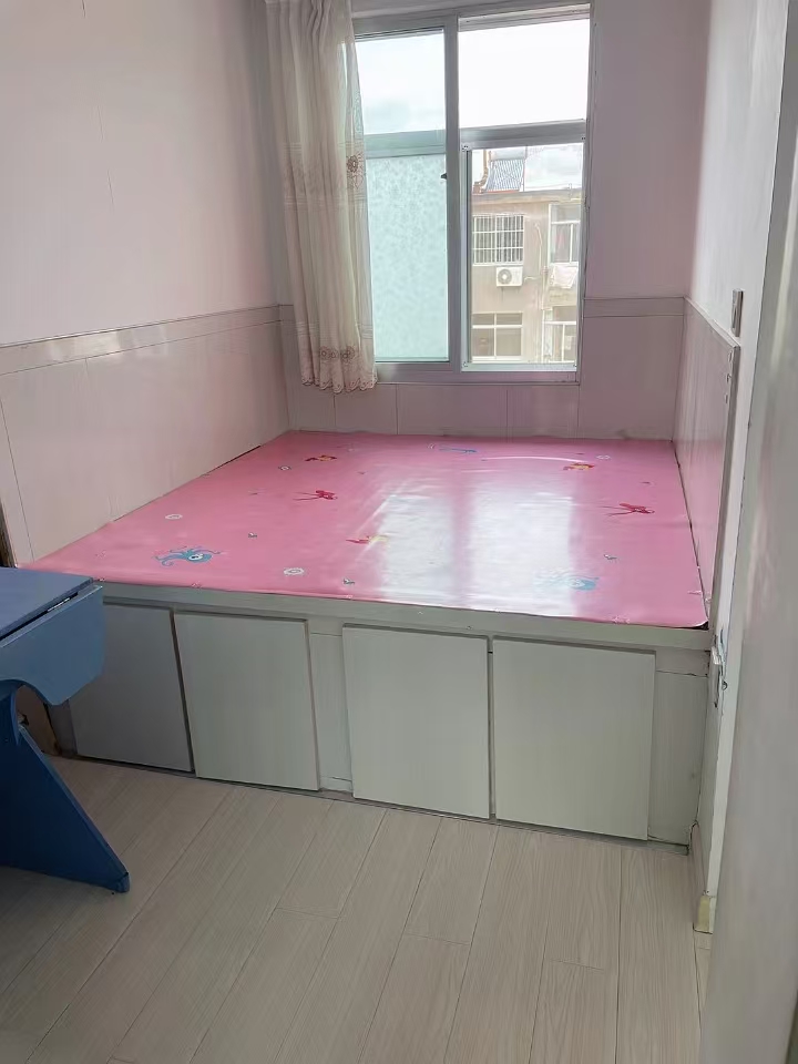 一中学区房，5分钟路程，干净整洁，拎包入住