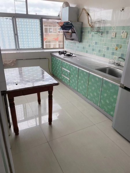 一中学区房，5分钟路程，干净整洁，拎包入住