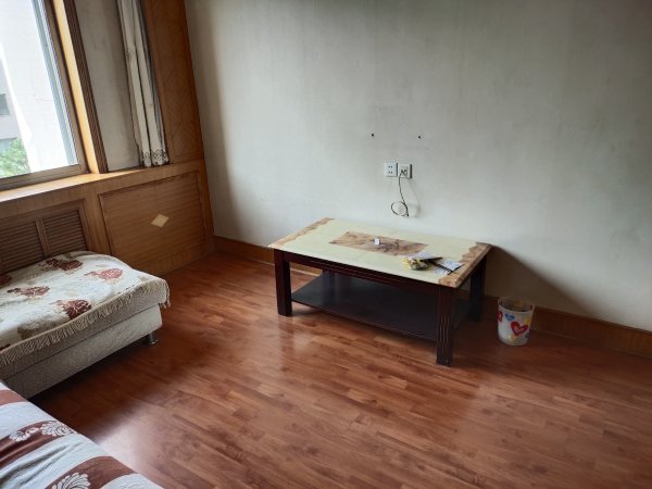 政府二区4楼出租