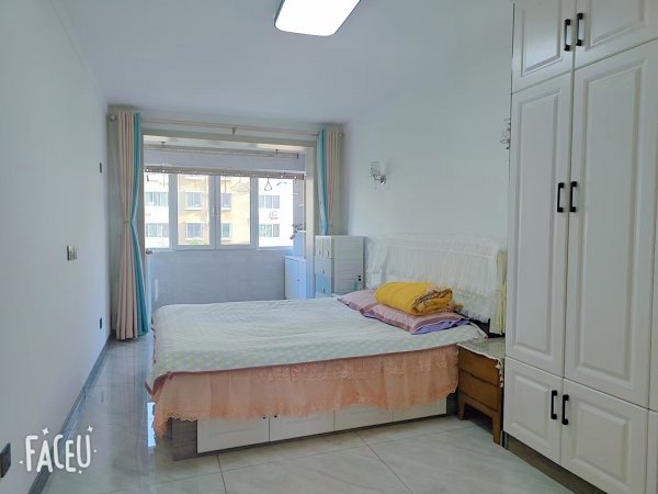 文苑小区3楼87平，3室精装短住，价格可议。