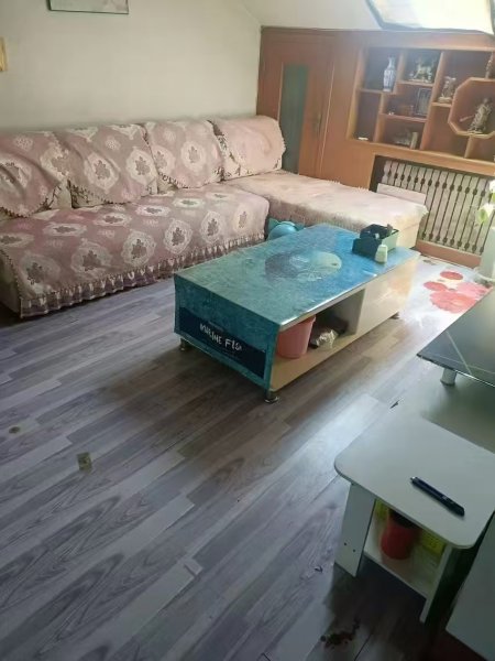 东风花园精装六楼家电齐有空调热水器租金600