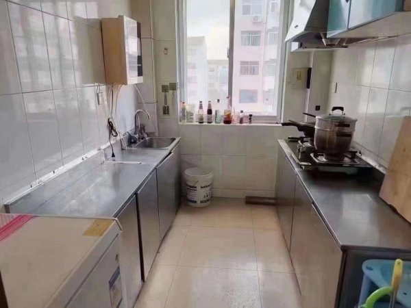 老市医院北物资小区3楼边户，2室2厅，94平，家电家具齐全，干净板正
