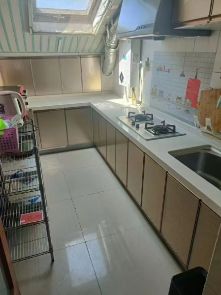 东风花园六楼带露台双气两室家电齐有空调热水器租金600