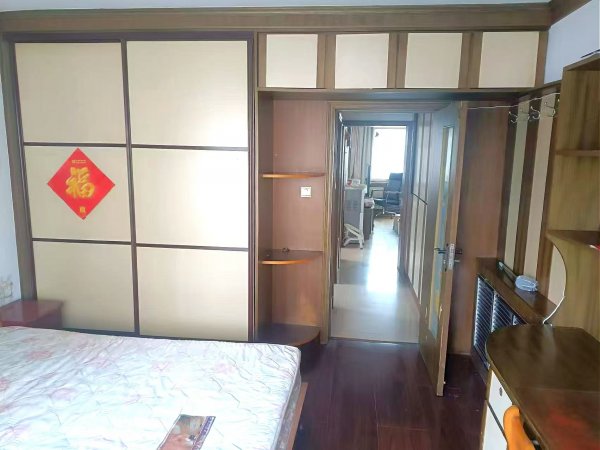笙歌小区四楼95平家电齐有空调热水器租金1000