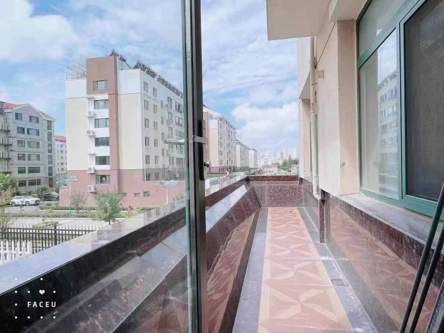 官地明珠花园，1楼带露台，124平，109.8万！