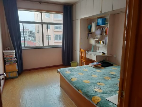 到一中黄山路小学步行5分钟