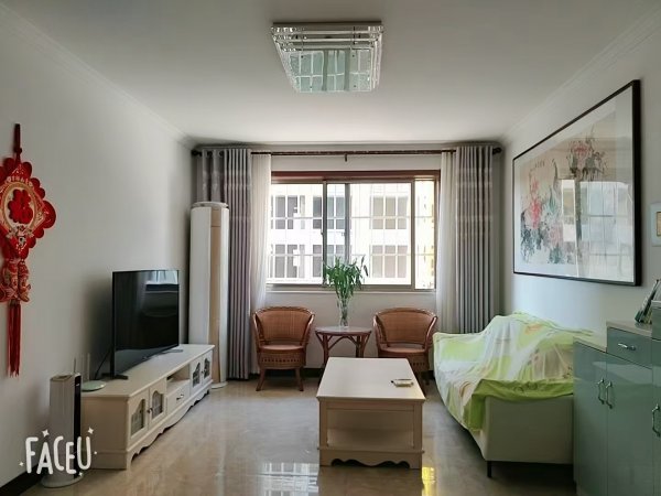 超低价夏南新城1楼83平，框架精装短住，价格可议。