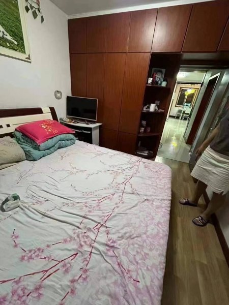 首次出租河滨四楼75平，精装地暖，家电齐全，两个空调，双气