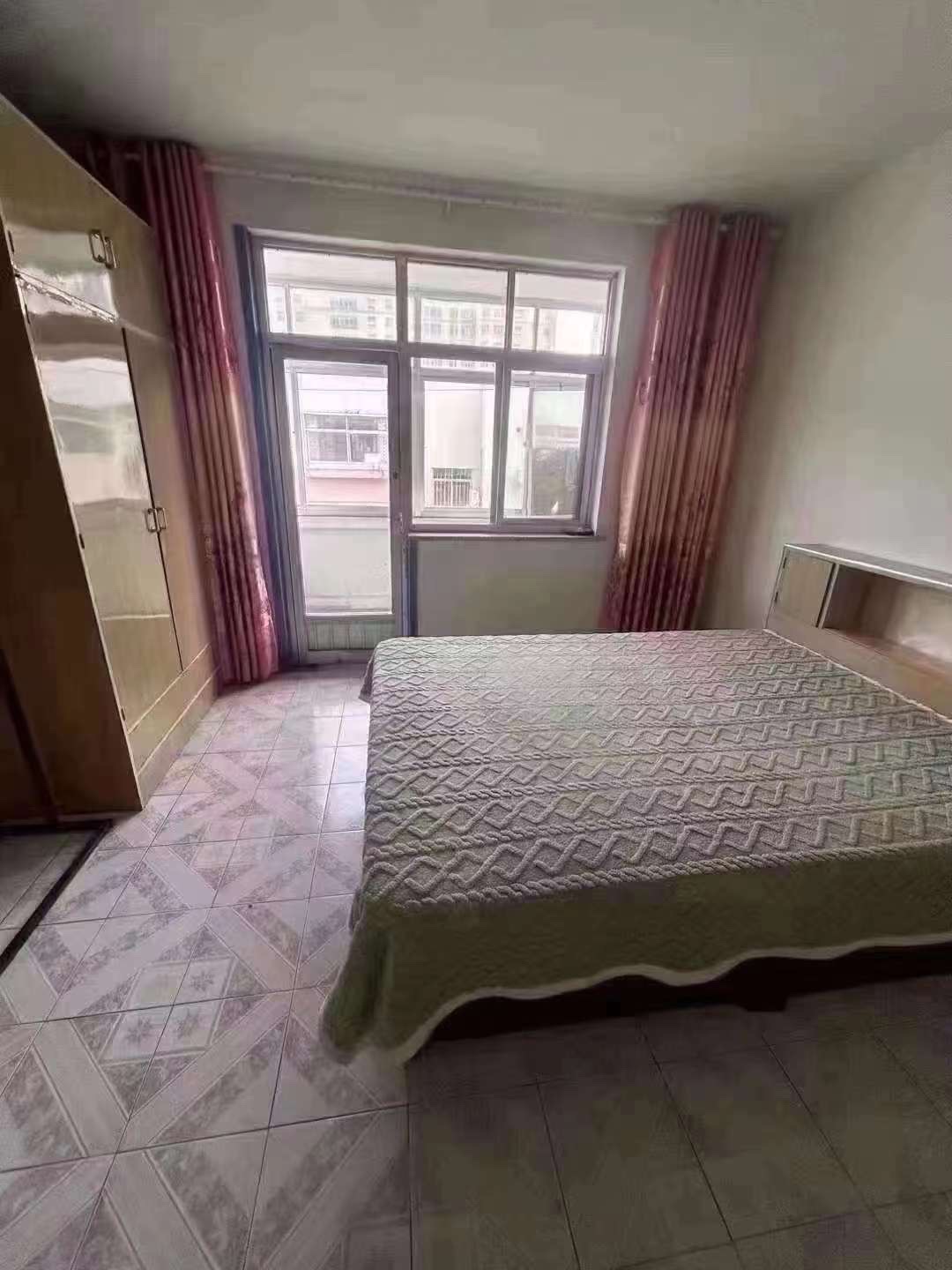 物资小区四楼，两室一厅74平，双气，带家电，每月700元