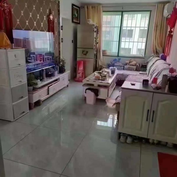 官地小区2楼边户，81.4平，地暖，全明户型，三室，精装短住，配有家电