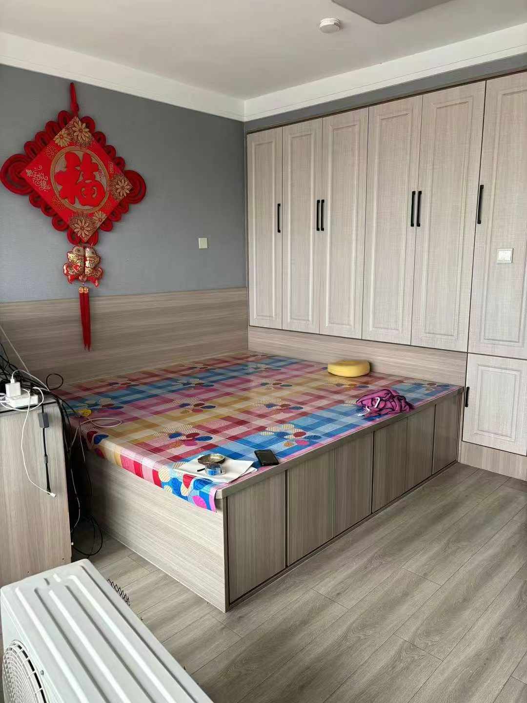 南江村，电梯9楼，两室，带家具家电，1000/月