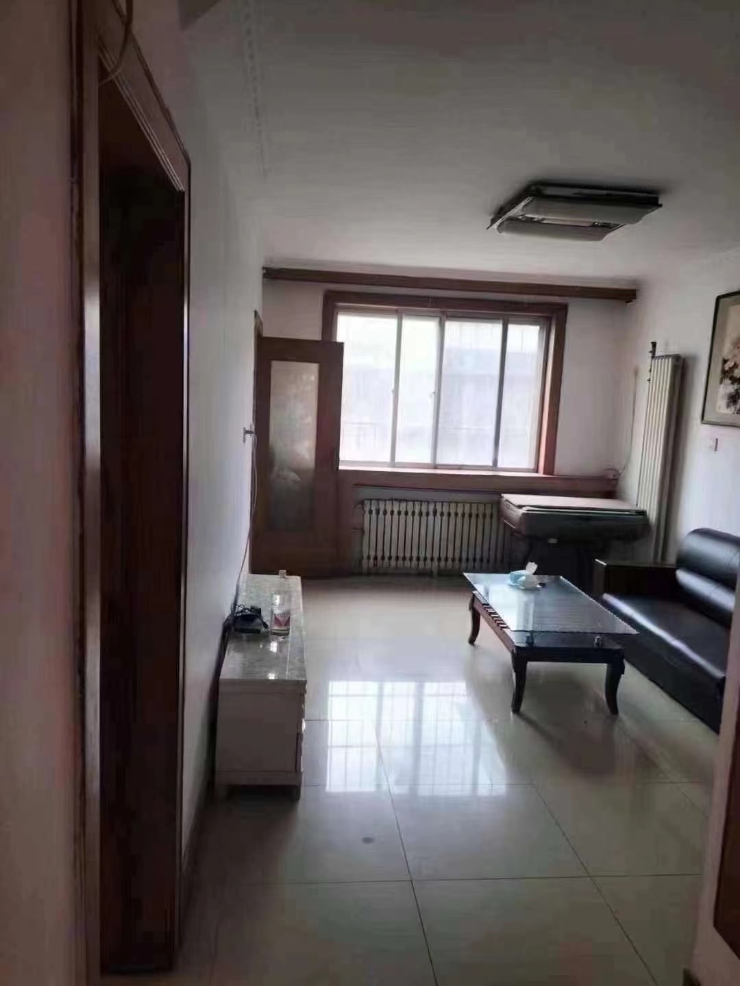 夏北小区一楼家家悦旁边，82平双气齐全，配有家电，三室